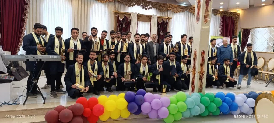 با حضور دانشجویان ورودی 1400  و کاردانی 1402 برگزار شد :
آیین دانش آموختگی دانشجویان واحد دانشور نیشابور  14