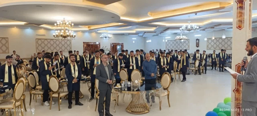 با حضور دانشجویان ورودی 1400  و کاردانی 1402 برگزار شد :
آیین دانش آموختگی دانشجویان واحد دانشور نیشابور  15