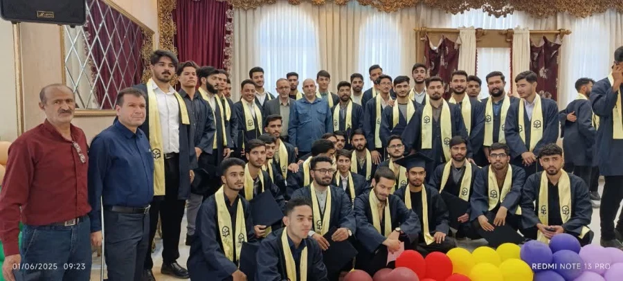 با حضور دانشجویان ورودی 1400  و کاردانی 1402 برگزار شد :
آیین دانش آموختگی دانشجویان واحد دانشور نیشابور  16