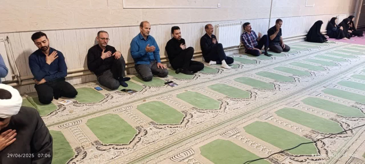 همزمان با فرارسیدن دهه اول محرم الحرام برگزار شد : 
برگزاری مراسم زیارت عاشورا و ذکر مصائب اهل بیت عصمت و طهارت  2