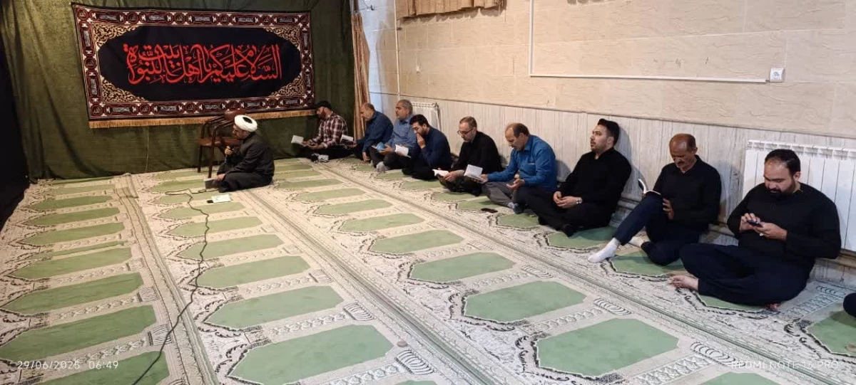 همزمان با فرارسیدن دهه اول محرم الحرام برگزار شد : 
برگزاری مراسم زیارت عاشورا و ذکر مصائب اهل بیت عصمت و طهارت  3