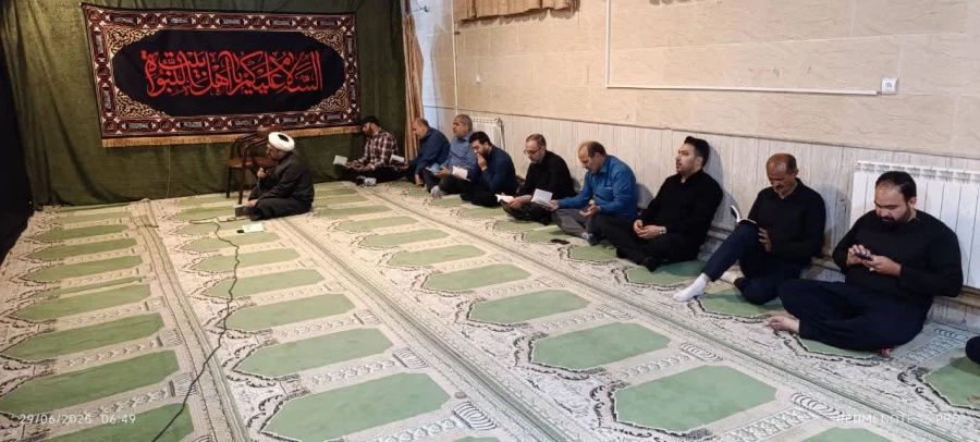 همزمان با فرارسیدن دهه اول محرم الحرام برگزار شد : 
برگزاری مراسم زیارت عاشورا و ذکر مصائب اهل بیت عصمت و طهارت  3