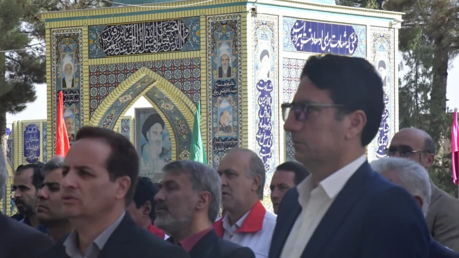 همزمان با آغاز هفته دولت انجام شد:
آغاز برنامه های هفته دولت با غبار روبی مزار شهدا با حضور اسداله عربخانی،ریاست واحد دانشور . 9