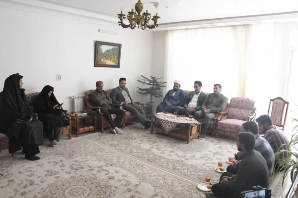 دیدار باخانواده شهید دانشجو معلم محمود رضا امینی به مناسبت هفته دفاع مقدس 3