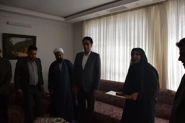 دیدار باخانواده شهید دانشجو معلم محمود رضا امینی به مناسبت هفته دفاع مقدس 4