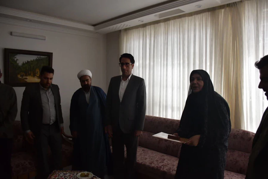 دیدار باخانواده شهید دانشجو معلم محمود رضا امینی به مناسبت هفته دفاع مقدس 4