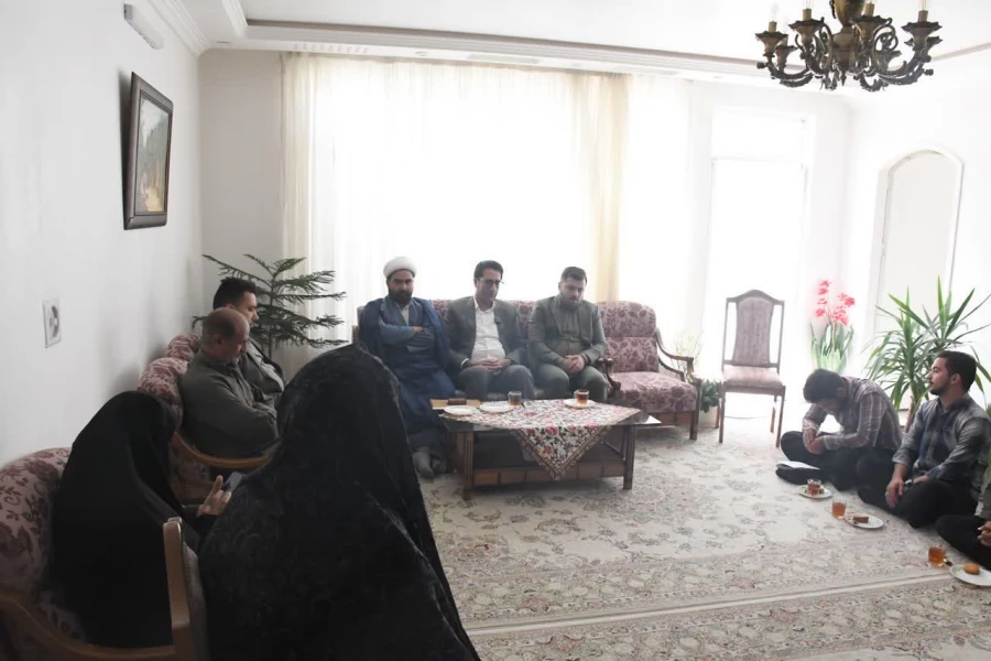 دیدار باخانواده شهید دانشجو معلم محمود رضا امینی به مناسبت هفته دفاع مقدس 5