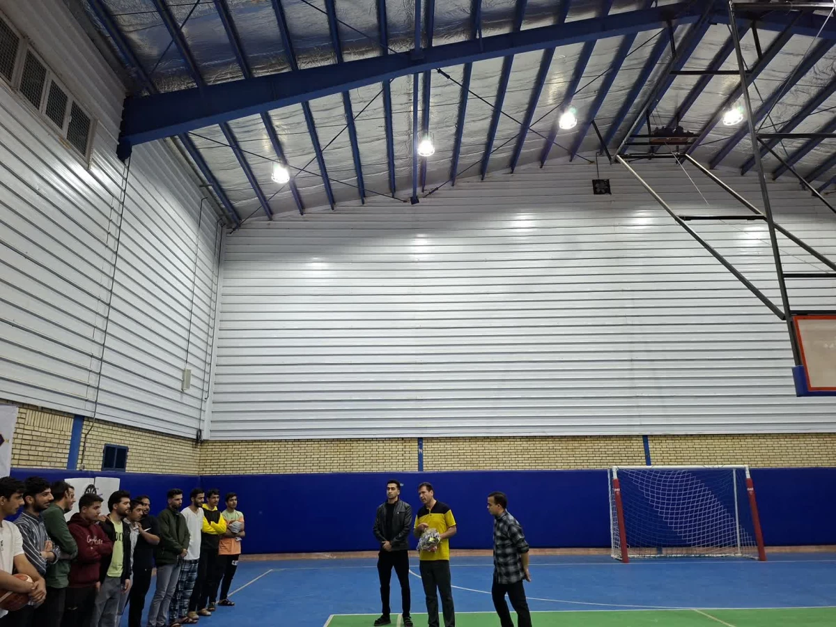 به مناسبت هفته تربیت بدنی انجام شد:
برگزاری مسابقات ورزشی دانشجویی همراه با اهدای جوایز 3