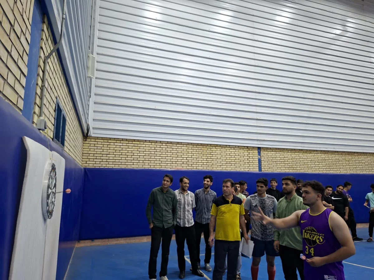 به مناسبت هفته تربیت بدنی انجام شد:
برگزاری مسابقات ورزشی دانشجویی همراه با اهدای جوایز 4