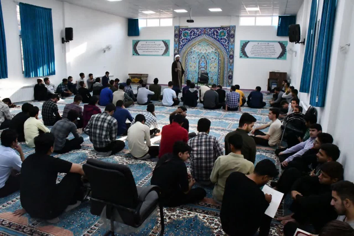 سلسه نشست های سیاست گذاری فرهنگی در دانشگاه فرهنگیان با حضور حجت الاسلام طلا بیگی مسئول نهاد رهبری در دانشگاه فرهنگیان استان در واحد دانشور 5