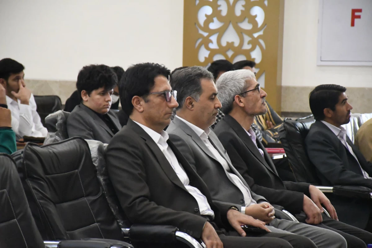 جلسه پرسش و پاسخ  دانشجویی با حضور مدیران استانی دانشگاه فرهنگیان 7