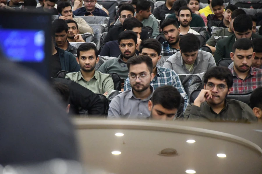 جلسه پرسش و پاسخ  دانشجویی با حضور مدیران استانی دانشگاه فرهنگیان 8