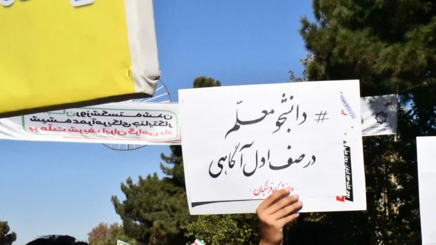 همزمان با یوم الله 13آبان انجام شد:
حضور پرشور دانشجویان ،کارکنان،اساتید واحد دانشور در راهپیمایی روز 13آبان 5