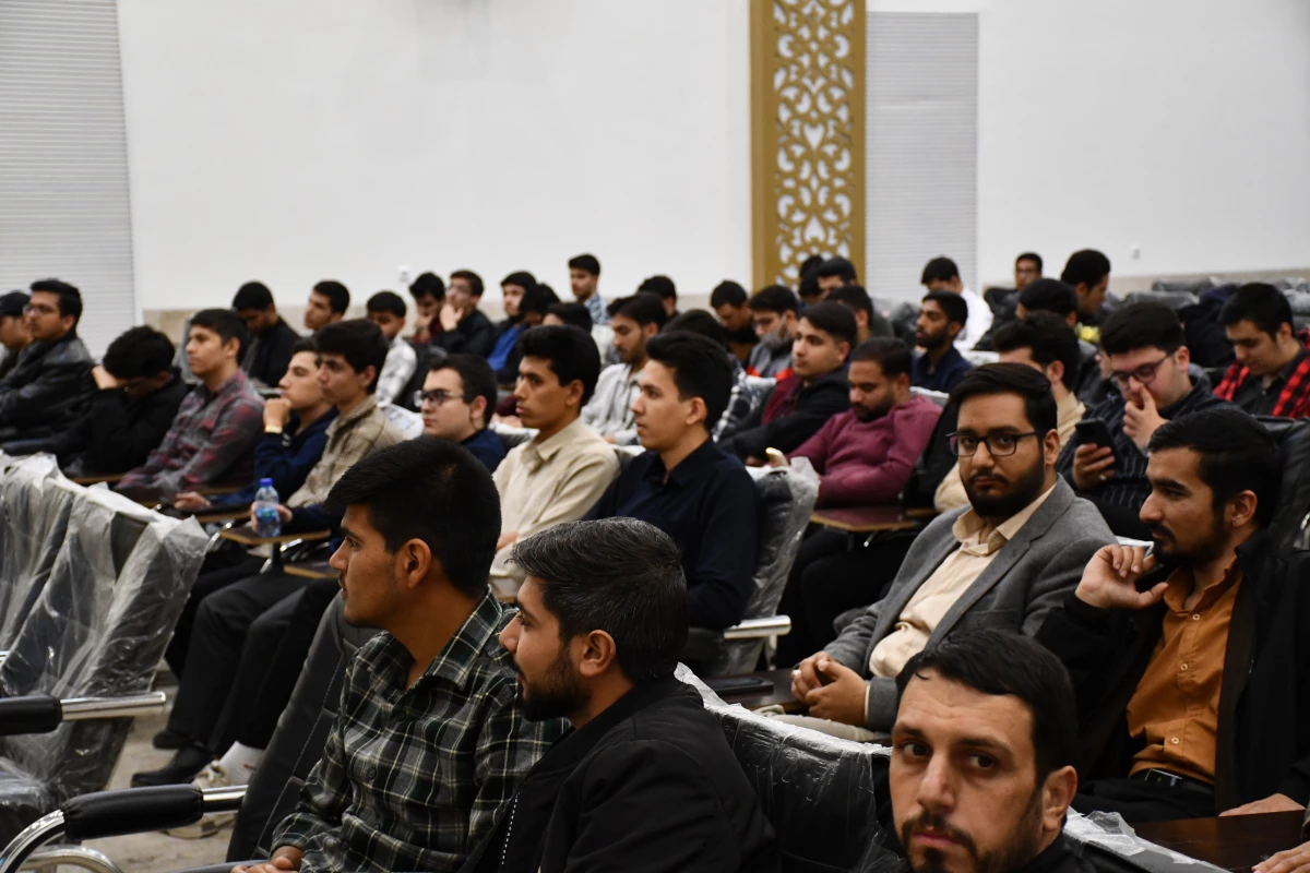 با حضور پرشور دانشجویان انجام شد:
برگزاری کارگاه عرفان وهنر با حضور استاد علیرضا سراجی 4