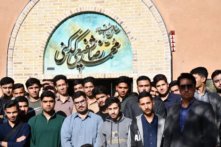 با حضور در گذر فرهنگ و هنر نیشابور انجام شد:
تماشای نمایش زیبای شازده کوچولو 4