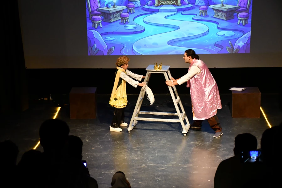 با حضور در گذر فرهنگ و هنر نیشابور انجام شد:
تماشای نمایش زیبای شازده کوچولو 5