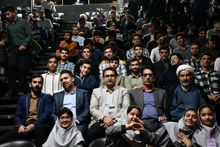 با حضور در گذر فرهنگ و هنر نیشابور انجام شد:
تماشای نمایش زیبای شازده کوچولو 8