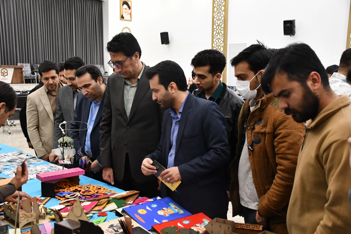 افتتاحیه نمایشگاه کتاب دانشور:
با شعار از کلاس درس تا افق فردا ،کتاب چراغ راه معلم آینده  2