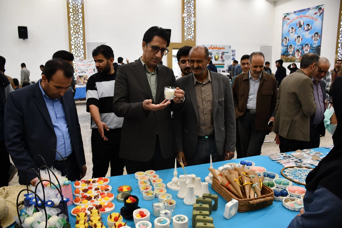 افتتاحیه نمایشگاه کتاب دانشور:
با شعار از کلاس درس تا افق فردا ،کتاب چراغ راه معلم آینده  3