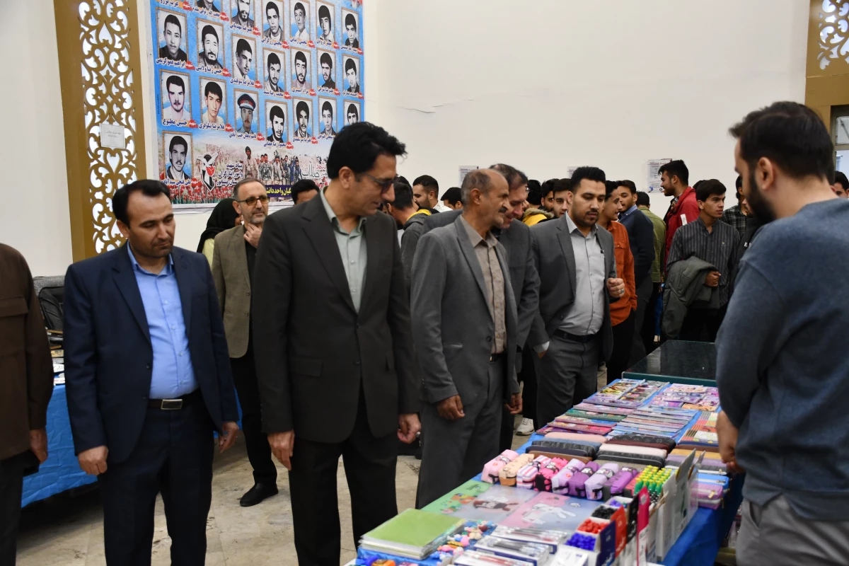 افتتاحیه نمایشگاه کتاب دانشور:
با شعار از کلاس درس تا افق فردا ،کتاب چراغ راه معلم آینده  7