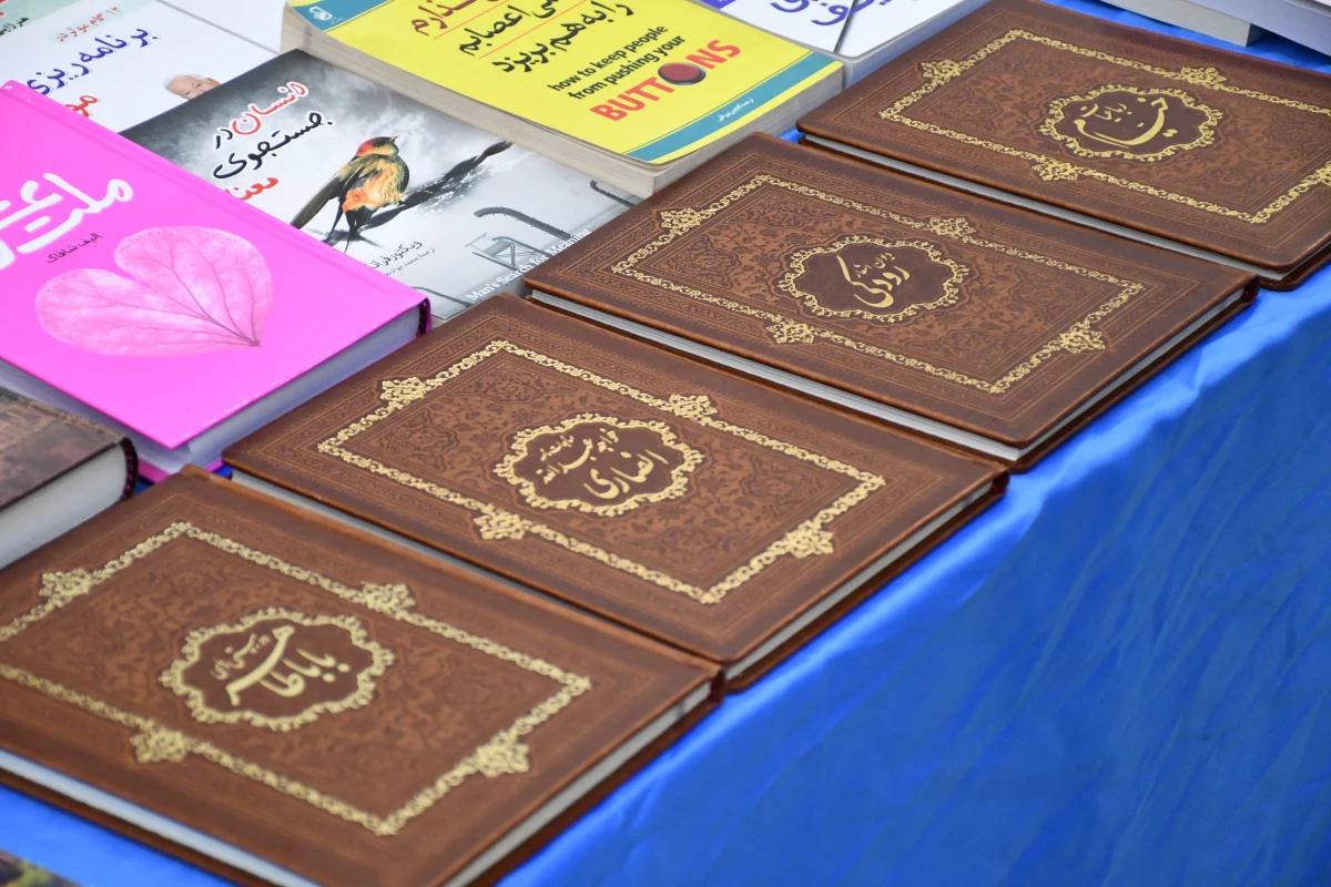 افتتاحیه نمایشگاه کتاب دانشور:
با شعار از کلاس درس تا افق فردا ،کتاب چراغ راه معلم آینده  9