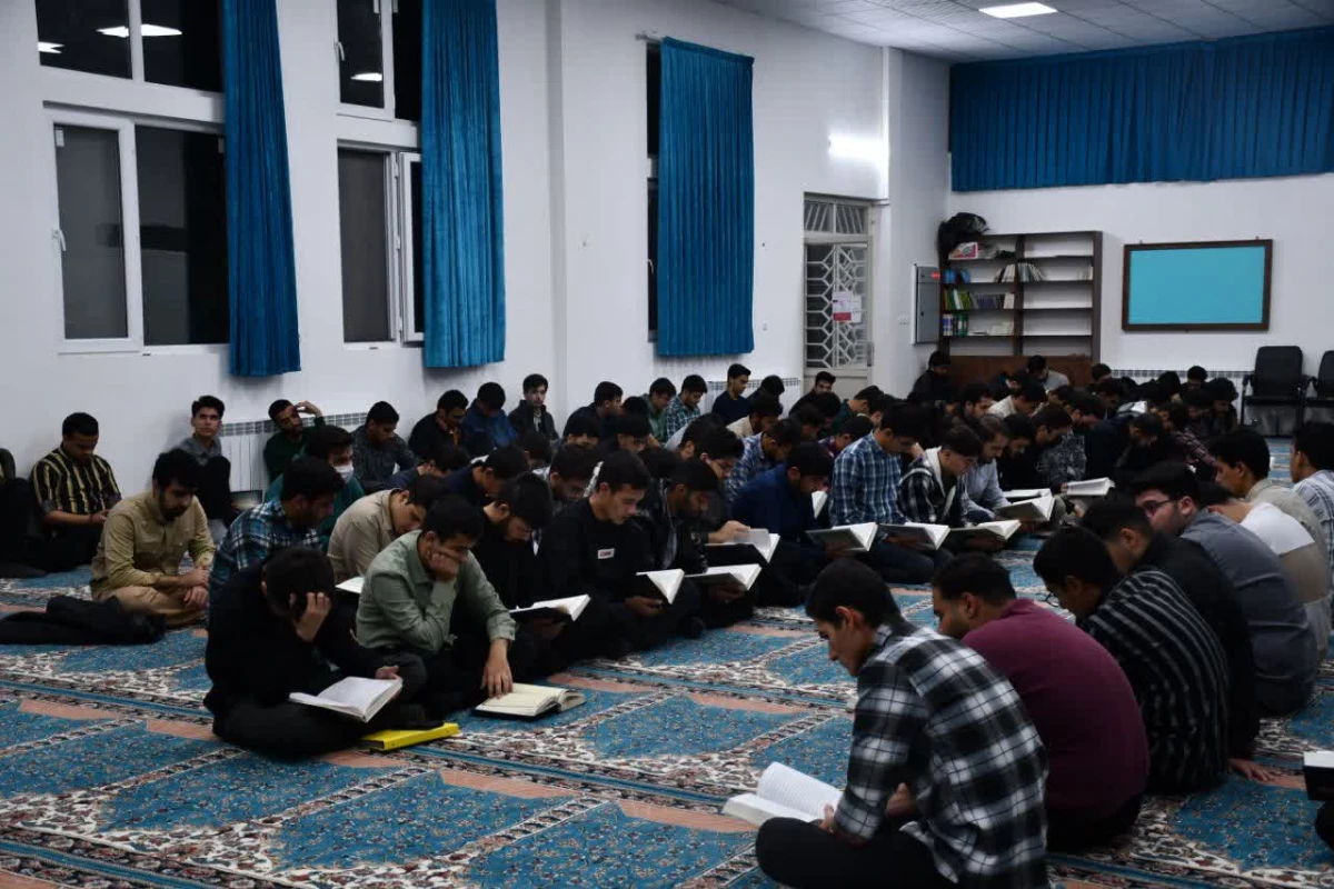 برگزاری محفل انس با قرآن کریم با حضور قاریان ممتاز کشوری و استانی 
به مناسبت هفته قرآن و عترت 2