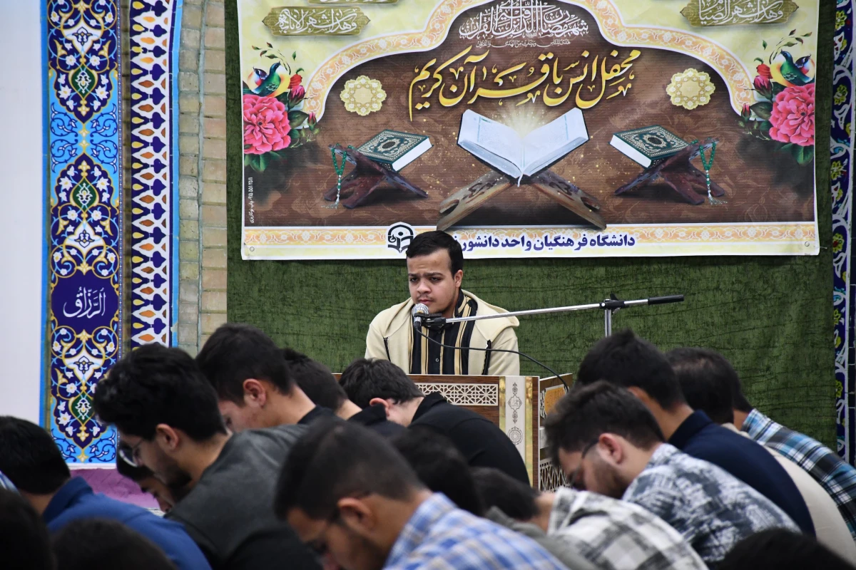 برگزاری محفل انس با قرآن کریم با حضور قاریان ممتاز کشوری و استانی 
به مناسبت هفته قرآن و عترت 7