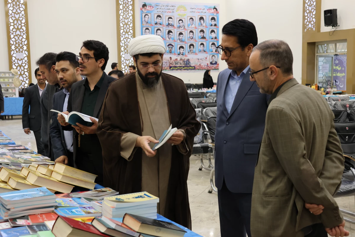 گزارش تصویری از روز دوم نمایشگاه کتاب دانشور 3