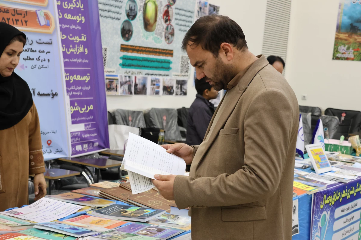 گزارش تصویری از روز دوم نمایشگاه کتاب دانشور 7