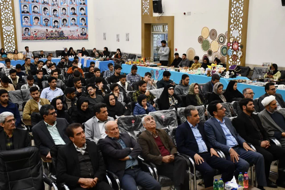 پبان کار نمایشگاه کتاب دانشور در دانشگاه فرهنگیان نیشابور 10