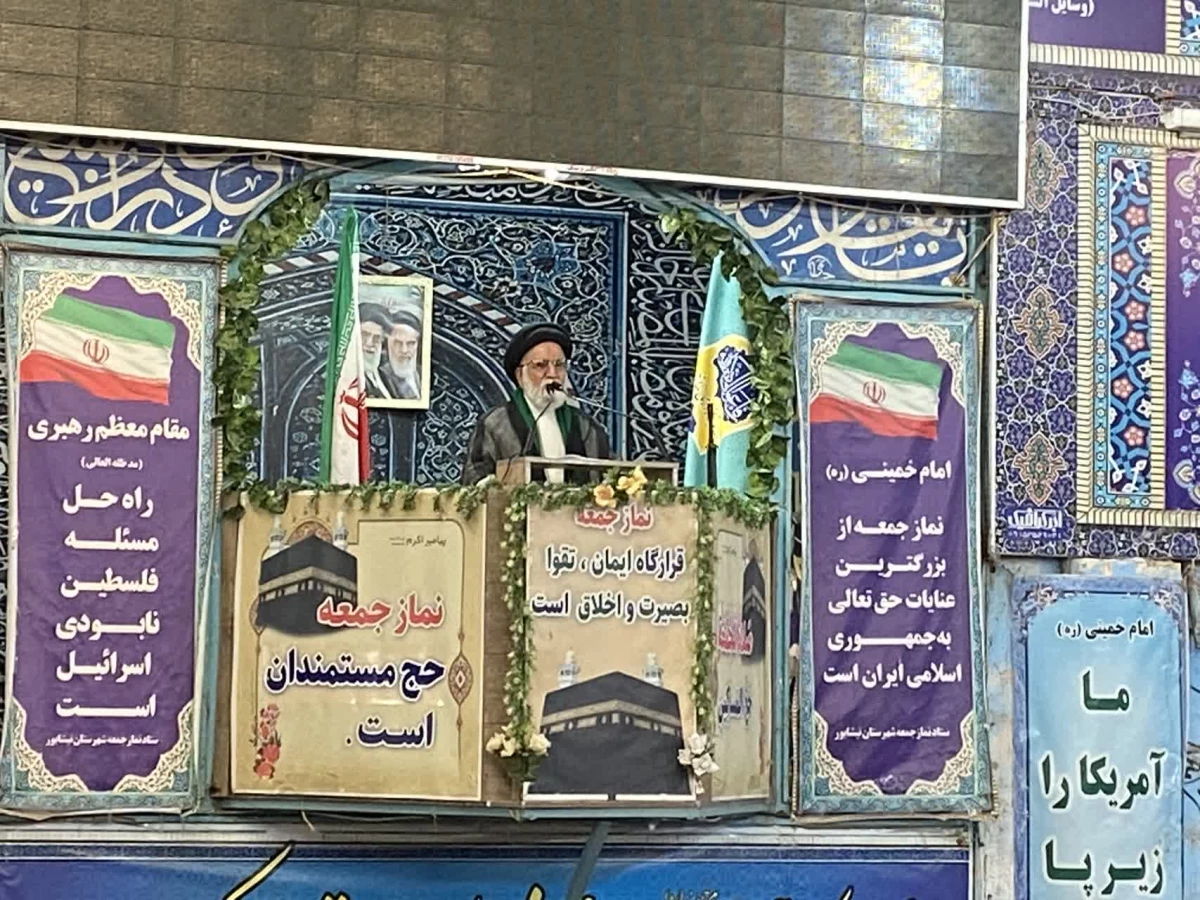 برپایی میز خدمت واحد دانشور در نماز جمعه  2