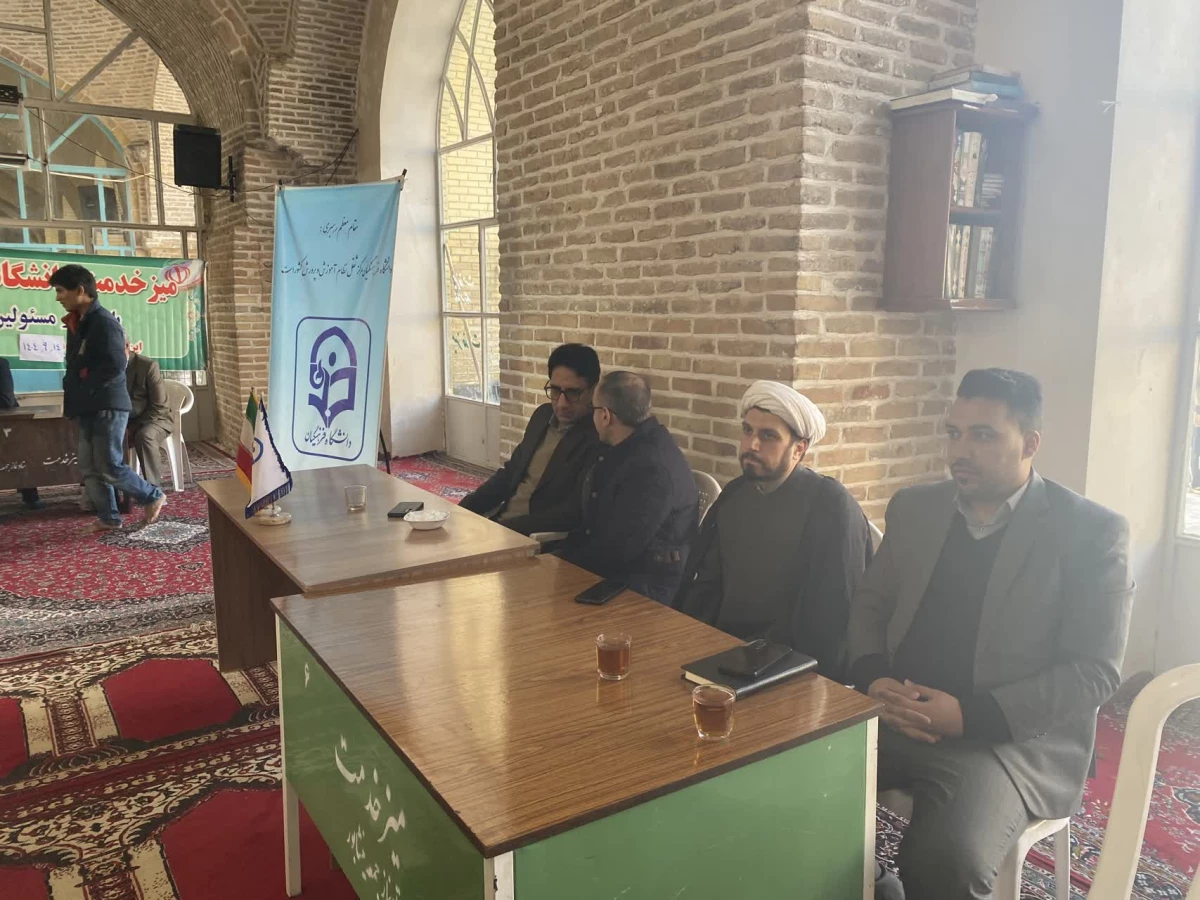 برپایی میز خدمت واحد دانشور در نماز جمعه  5