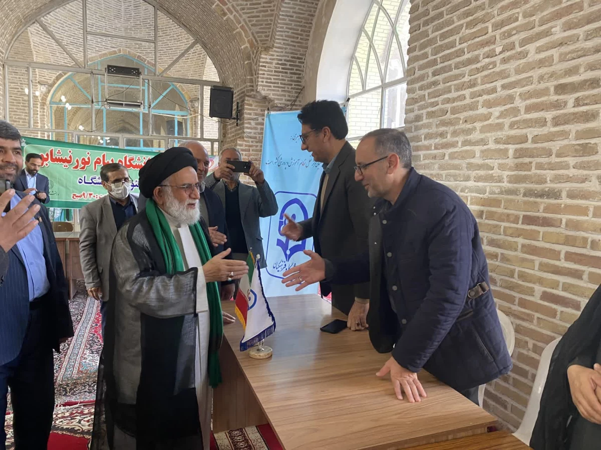 برپایی میز خدمت واحد دانشور در نماز جمعه  6