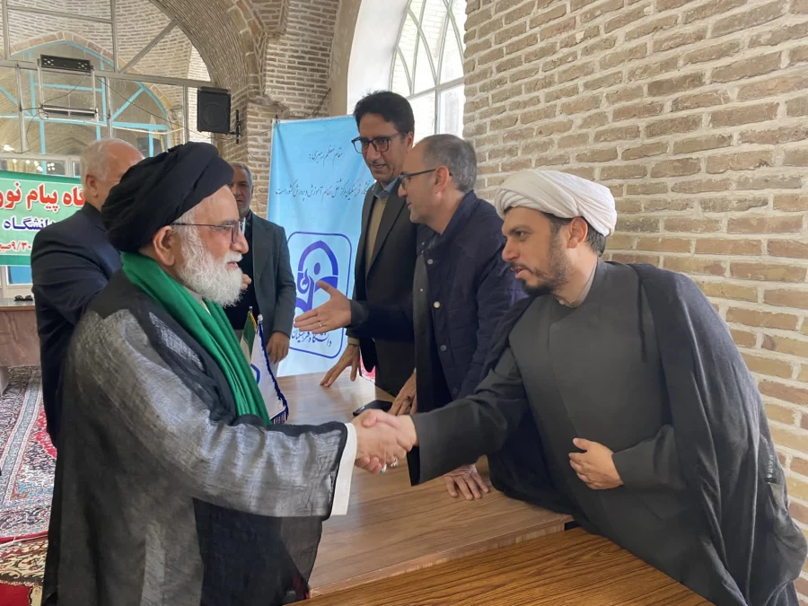 برپایی میز خدمت واحد دانشور در نماز جمعه  7