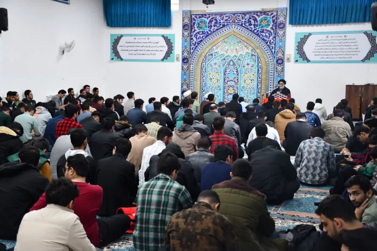 اهدای قرآن های تقدیمی دفتر مقام معظم رهبری به نو دانشجو معلمان با حضور امام جمعه شهرستان 3