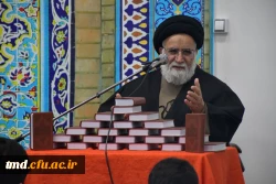 اهدای قرآن های تقدیمی دفتر مقام معظم رهبری به نو دانشجو معلمان با حضور امام جمعه شهرستان 5