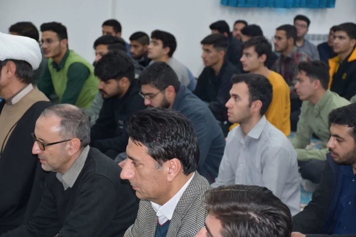 همزمان با 9 دی ماه انجام شد:
جلسه بصیرت افزایی با حضور دانشجویان ،کارکنان و اساتید 2