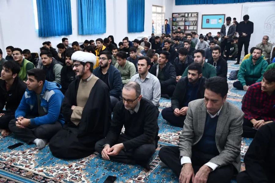 همزمان با 9 دی ماه انجام شد:
جلسه بصیرت افزایی با حضور دانشجویان ،کارکنان و اساتید 3