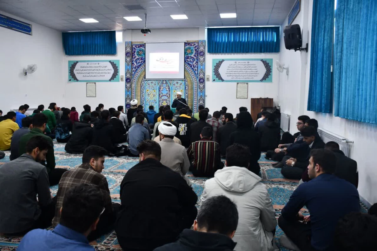 همزمان با 9 دی ماه انجام شد:
جلسه بصیرت افزایی با حضور دانشجویان ،کارکنان و اساتید 5