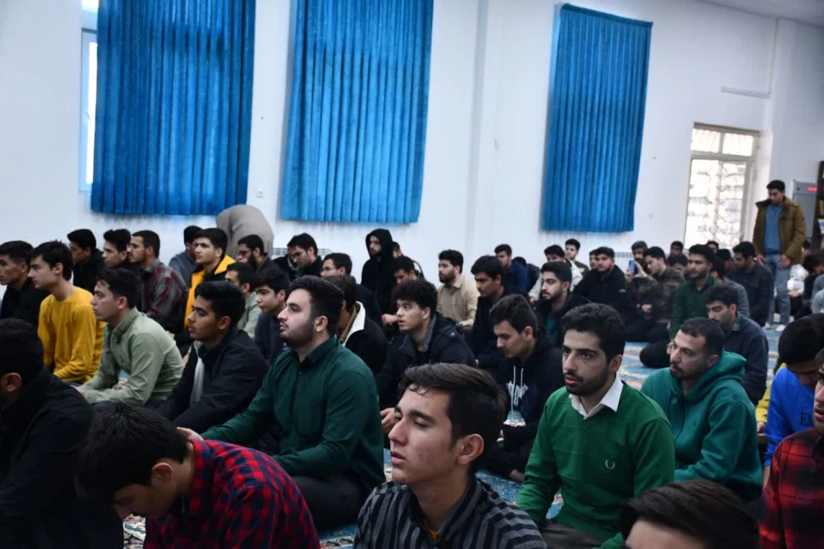 همزمان با 9 دی ماه انجام شد:
جلسه بصیرت افزایی با حضور دانشجویان ،کارکنان و اساتید 6