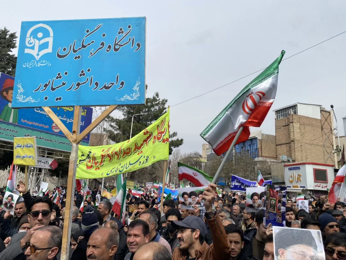 همزمان با روز قدس انجام شد:
حضور دانشجویان ،کارکنان و اساتید واحد دانشور در راهپیمایی روز قدس 3