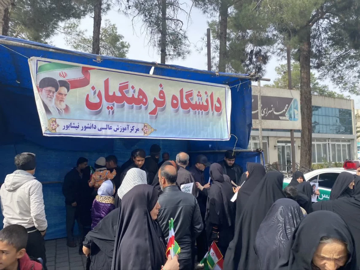 همزمان با روز قدس انجام شد:
حضور دانشجویان ،کارکنان و اساتید واحد دانشور در راهپیمایی روز قدس 8