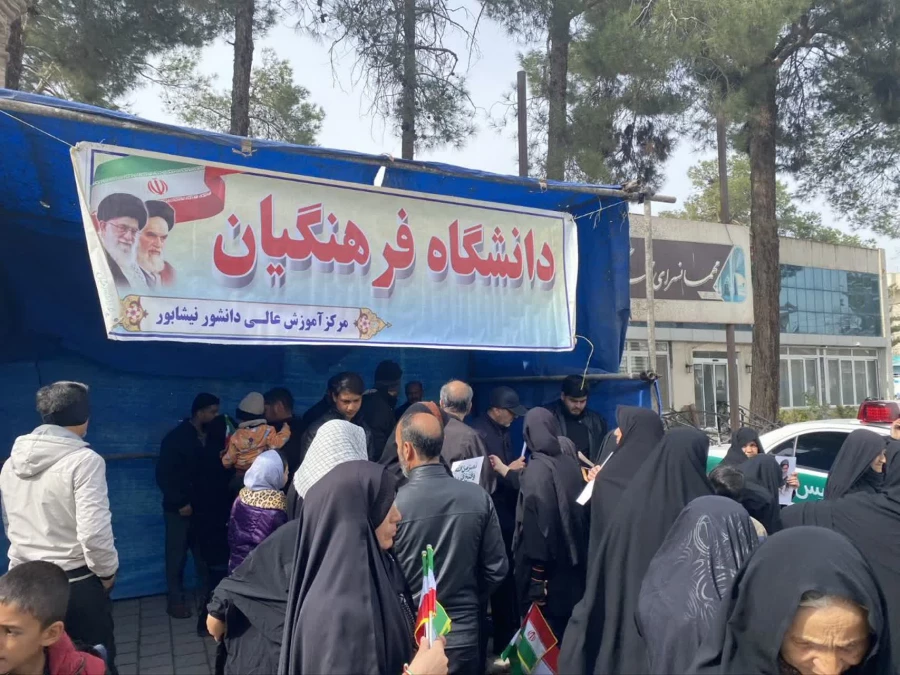 همزمان با روز قدس انجام شد:
حضور دانشجویان ،کارکنان و اساتید واحد دانشور در راهپیمایی روز قدس 8