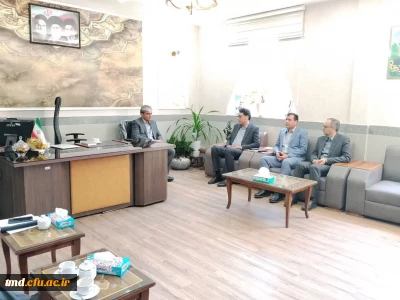 به مناسبت هفته معلم انجام شد:
حضور دکتر عربخانی ریاست دانشگاه در ادارات آ.پ نیشابور و میان جلگه
