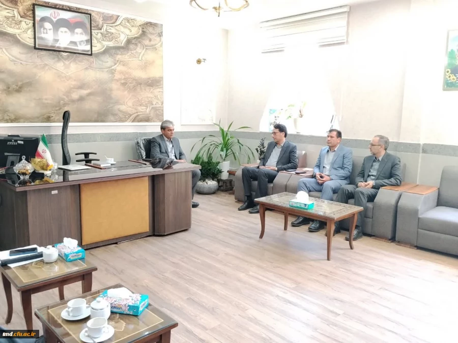 به مناسبت هفته معلم انجام شد:
حضور دکتر عربخانی ریاست دانشگاه در ادارات آ.پ نیشابور و میان جلگه 2