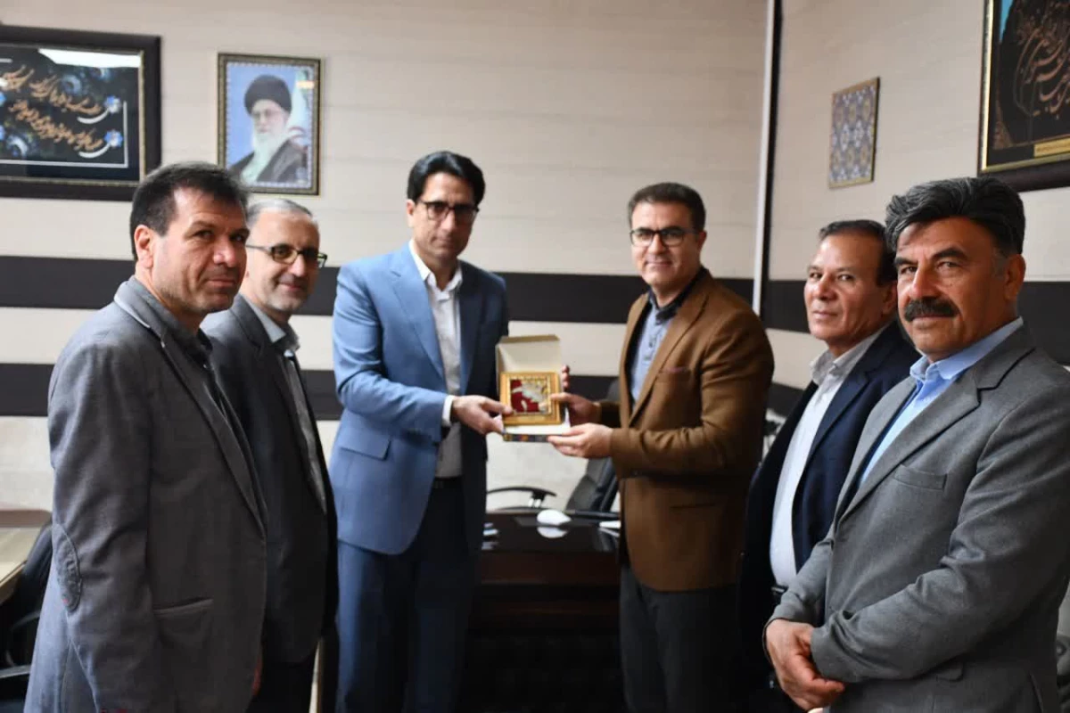 حضور فرماندهی اتظامی شهرستان،شهردار نیشابور و ریاست اداره گردشگری و میراث فرهنگی در واحد دانشور به مناسبت گرامیداشت هفته معلم 5