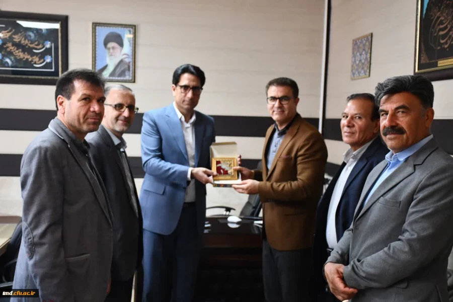 حضور فرماندهی اتظامی شهرستان،شهردار نیشابور و ریاست اداره گردشگری و میراث فرهنگی در واحد دانشور به مناسبت گرامیداشت هفته معلم 5