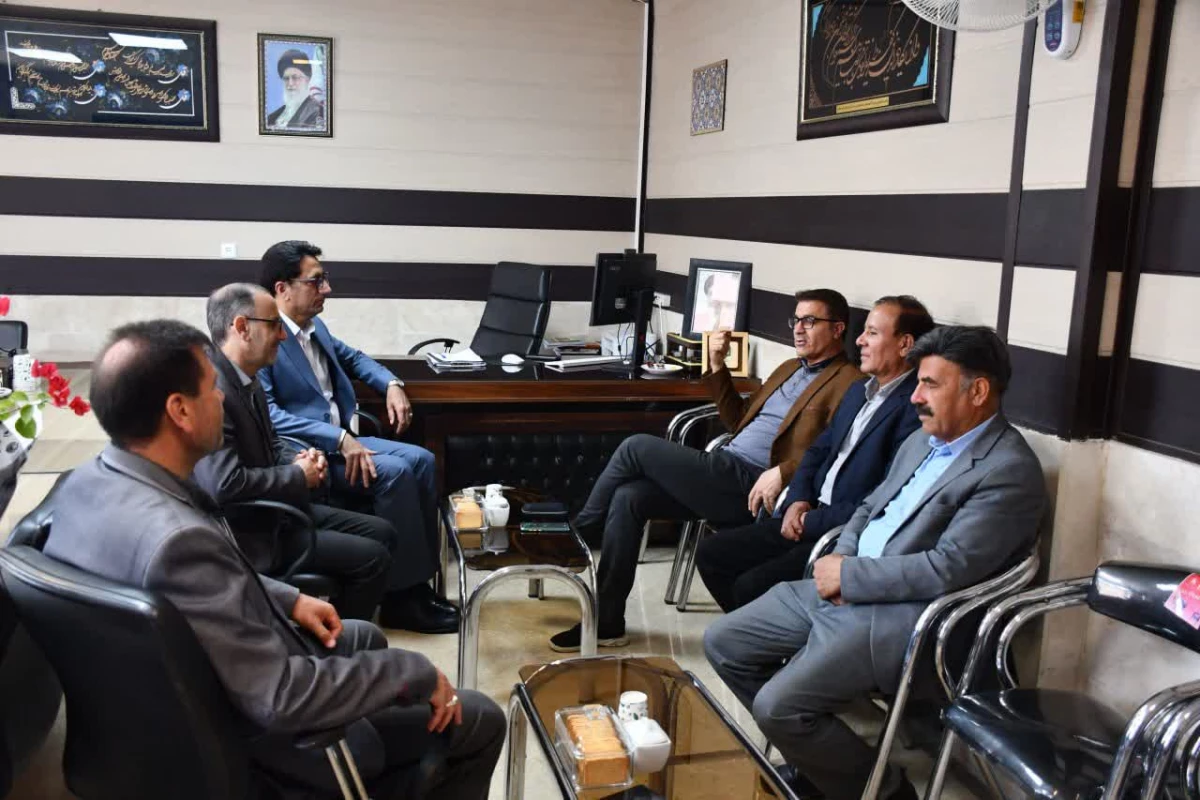 حضور فرماندهی اتظامی شهرستان،شهردار نیشابور و ریاست اداره گردشگری و میراث فرهنگی در واحد دانشور به مناسبت گرامیداشت هفته معلم 7