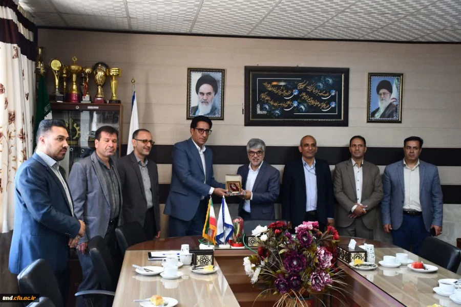 حضور فرماندهی اتظامی شهرستان،شهردار نیشابور و ریاست اداره گردشگری و میراث فرهنگی در واحد دانشور به مناسبت گرامیداشت هفته معلم 8