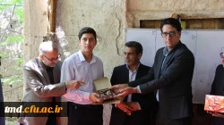 تقدیر از ایثار آموزشی دانشجوی واحد دانشور توسط دکتر عربخانی ریاست دانشگاه  با حضور در روستای قراچه از توابع شهرستان کوهسرخ 3